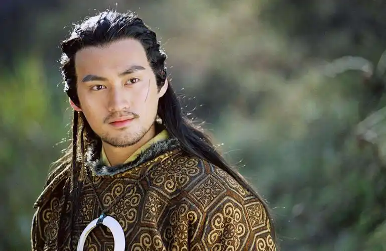 38岁袁弘搭档赵今麦出演新剧玲珑首次出演父亲的角色