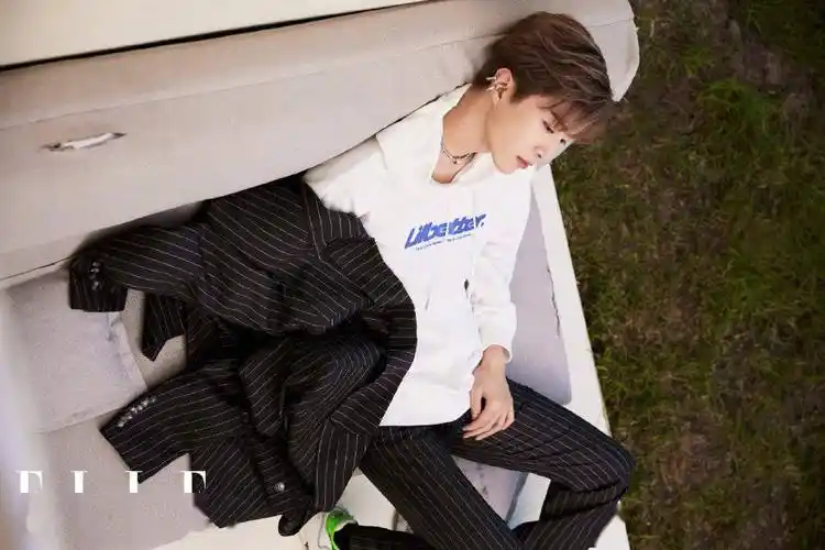 少年诉说他自在坦诚的潇洒范丞丞七夕心动男友写真大片释出