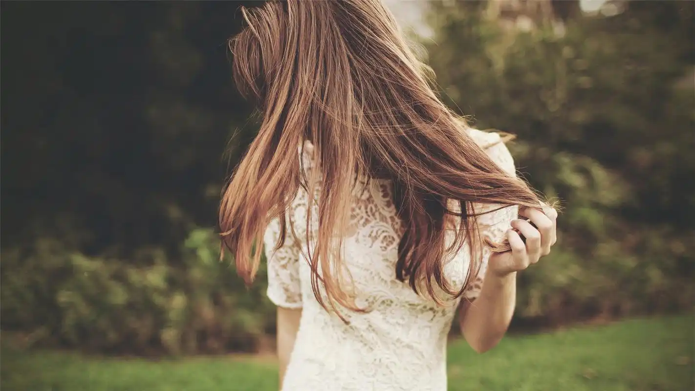 森系美女清新写真桌面壁纸