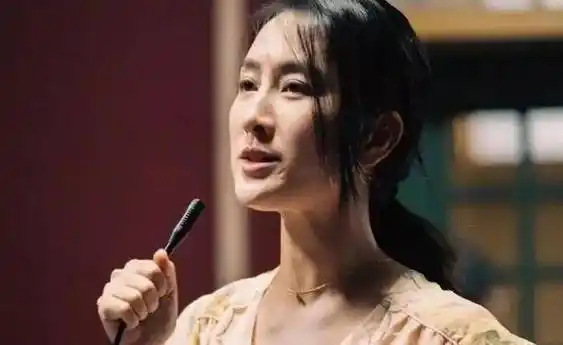 马苏表示事业上的遭遇,"夜宿门"风波后,成到无戏可拍