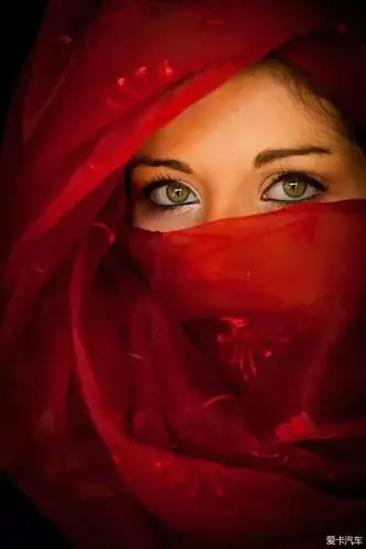 > 欣赏一组戴面纱的美女