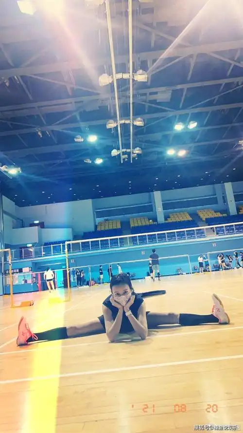 陈意涵晒二胎近照,轻松劈叉丝毫不见孕肚,运动达人果然不简单_健身