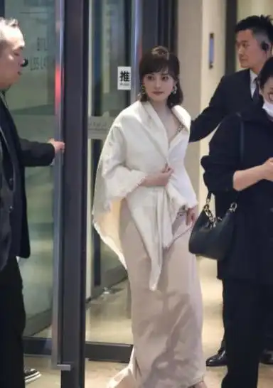 孙俪突然变美被疑整容眼睛不凸也不发腮了下巴的痣引发热议