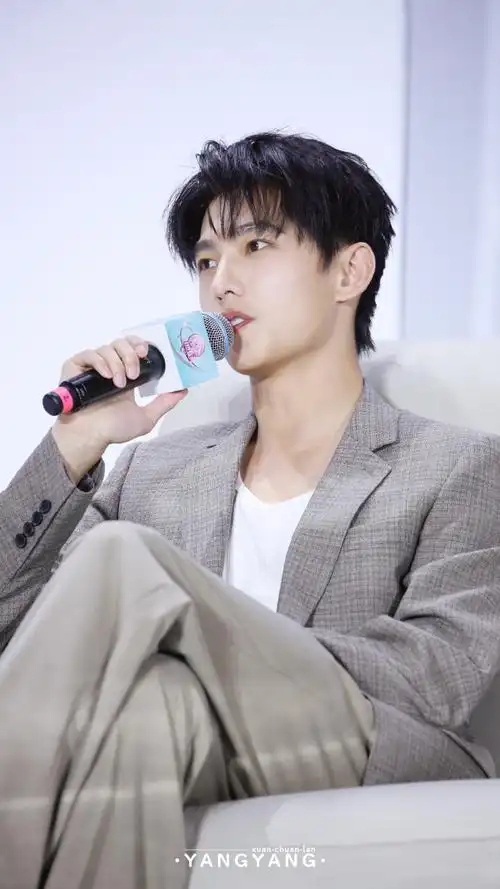 杨洋喜临门品牌代言人##杨洋怼脸状态##杨洋线下活动人气