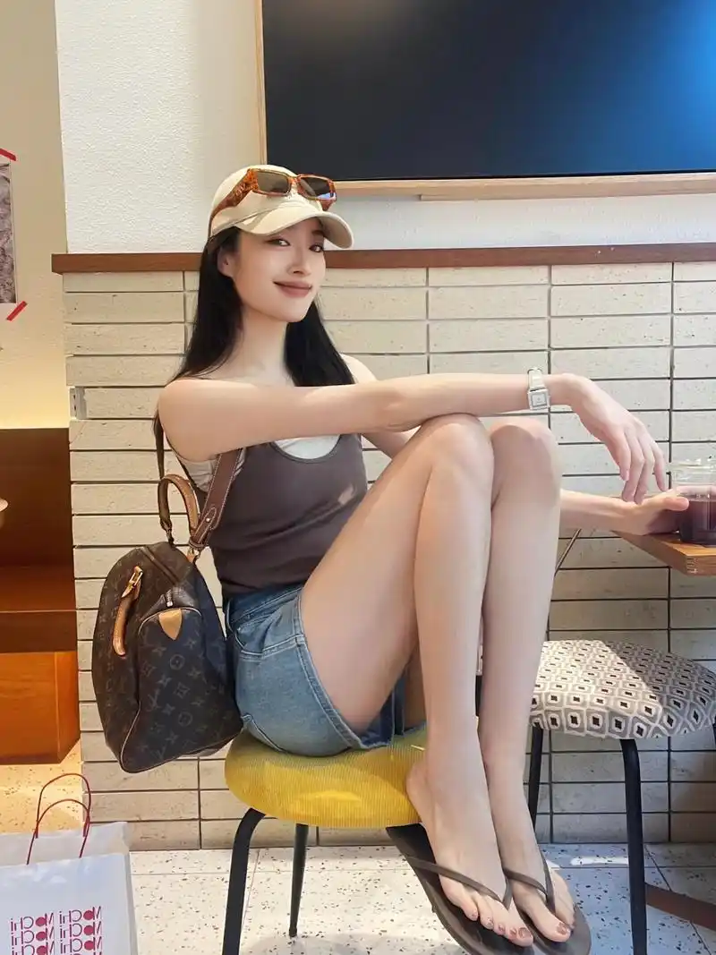 杨采钰,关于"人字拖"无敌显腿长这件事儿!