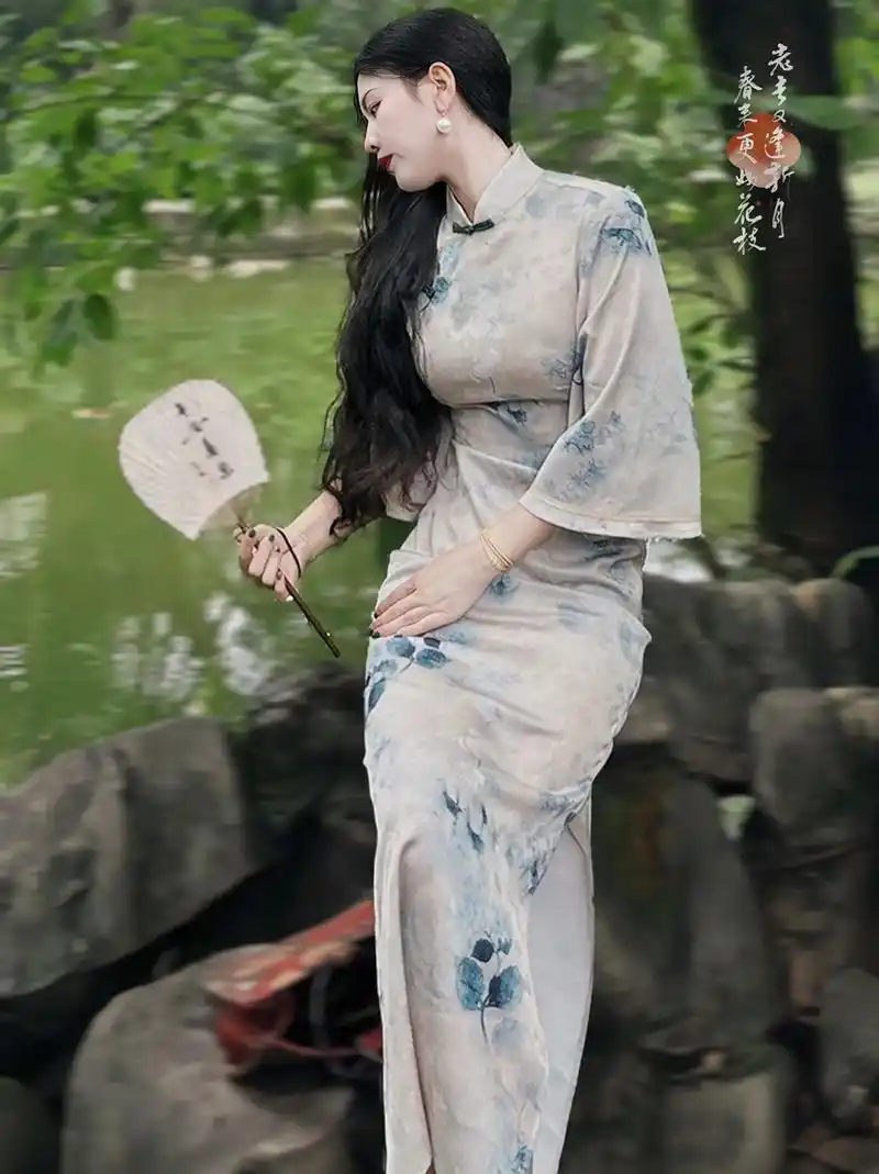 江南美人|新中式浅蓝色的清冷感旗袍