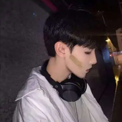 莫小昕.男生头像请带上你的微笑面对这人生的不期而遇