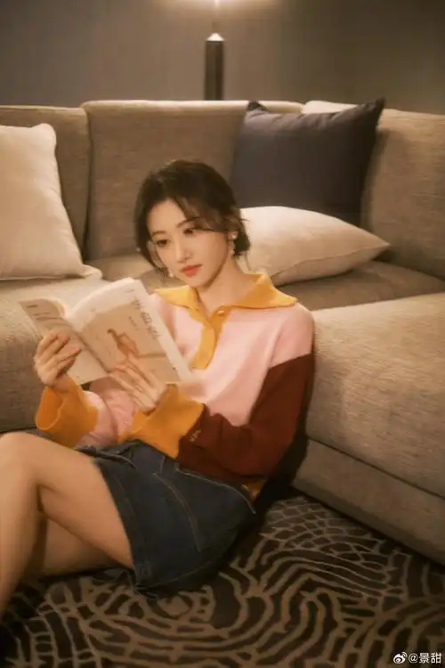 景甜穿彩色针织衫甜美可爱笑容温暖治愈