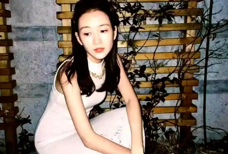 王鸥小时候的相片非常美丽.