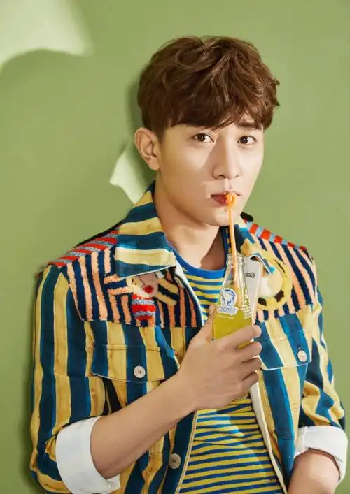 大左时尚大片, 时而个性洒脱时而温柔儒雅