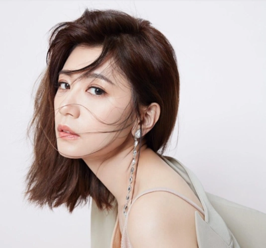 贾静雯婚纱亮相,咘咘揉眼睛意外抢镜!这才是嫁给幸福的模样!