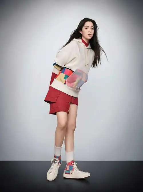 欧阳娜娜上脚新百家衣匡威cny系列即将发售