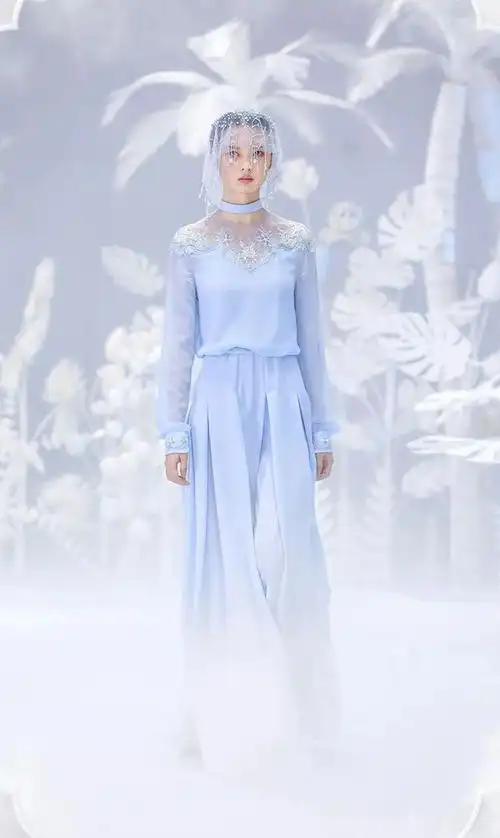 画意国风的雅韵意境演绎真正的仙风道骨丨盖娅传说熊英2020aw若水时装