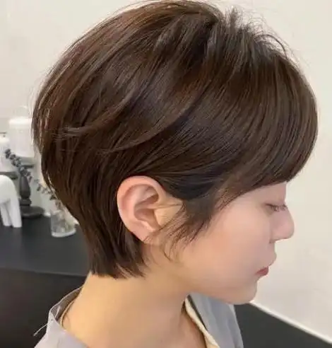 方脸女生适合什么发型 适合方脸的修颜发型推荐_发型脸型 - 美发站