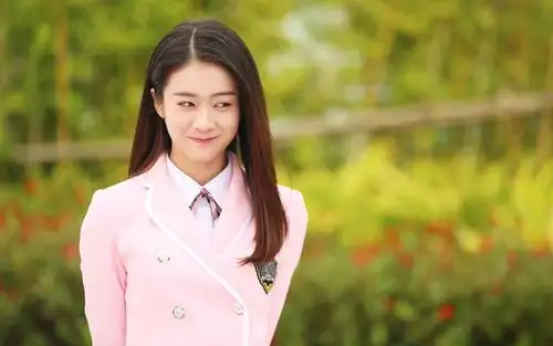 网曝小绵羊张艺兴和张雪迎恋爱,那么作为女主角的张雪迎是谁?