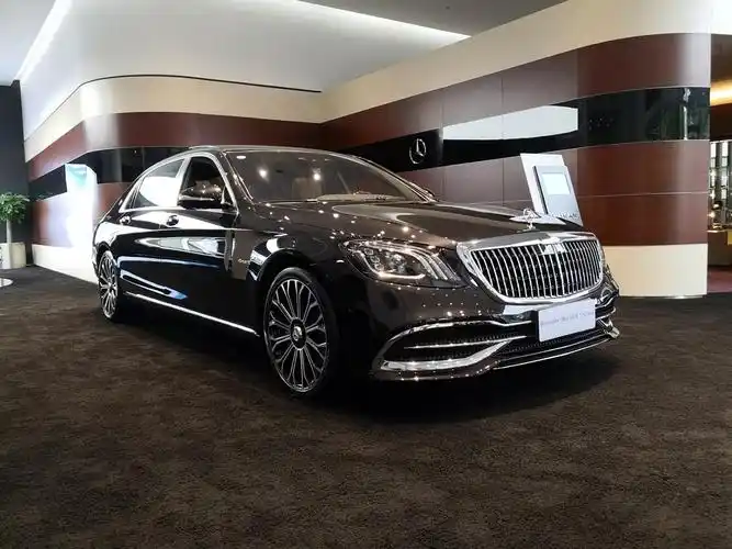 外观方面,迈巴赫s450l前脸s级基本没有什么区别,但是迈巴赫总