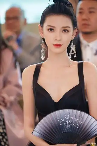 11. 接着,又和模特沈亚婷恋爱,还被传同居了一段时间.