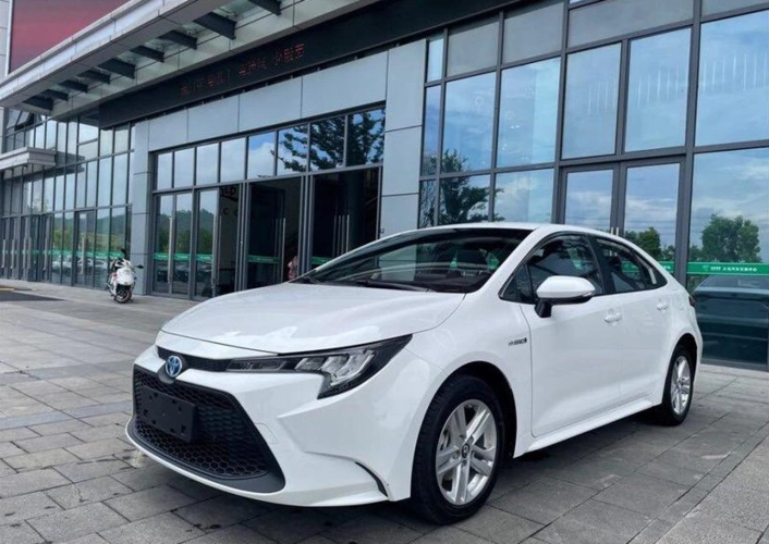 丰田雷凌:跌至10.09万,一箱油跑870km,30天卖了11397辆