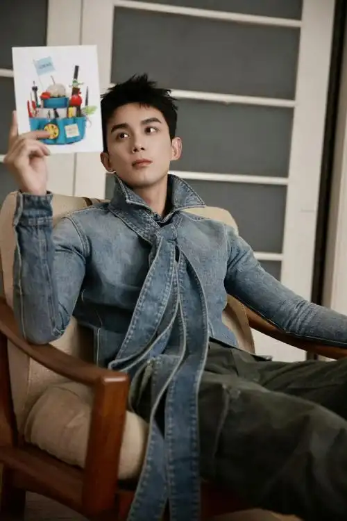 loewe活动##吴磊巨型蝴蝶结