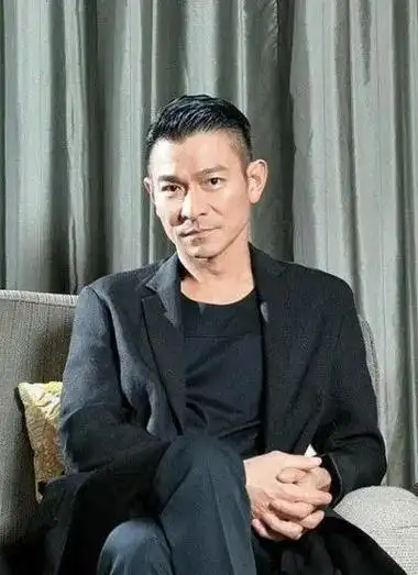 刘德华,这位华语电影界的传奇巨星,在演艺生涯中收获了多项重要奖项