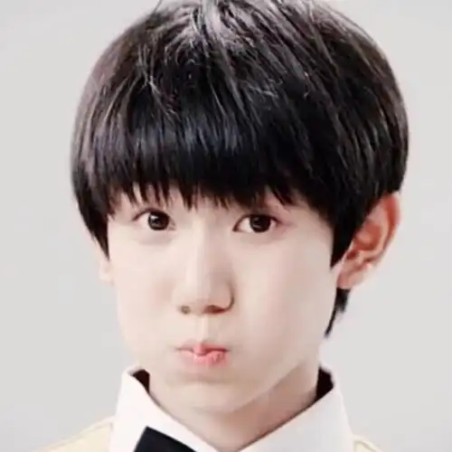 tfboys王源月饼脸嘟嘴卖萌头像