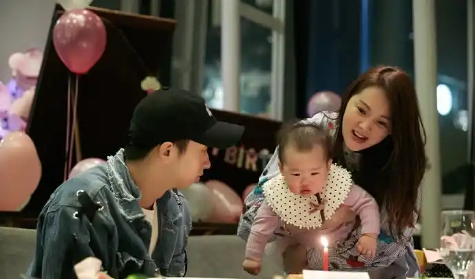 几年不见哈林和伊能静的儿子,除了长高以外,最大变化是这个