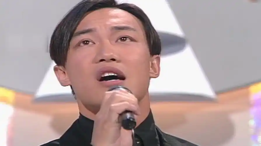 陈奕迅刚出道唱功怎么样现场翻唱一首加州旅馆气场全开