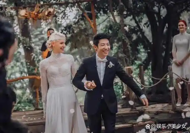 2019年,李白迎来了一对双胞胎,这标志着他和妻子的婚后生活进入了全新