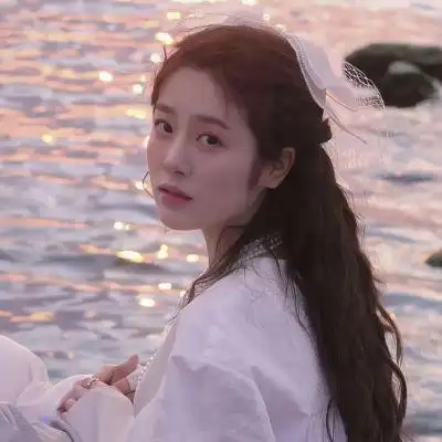 一人一张的情侣头像真人你的眼里满是他