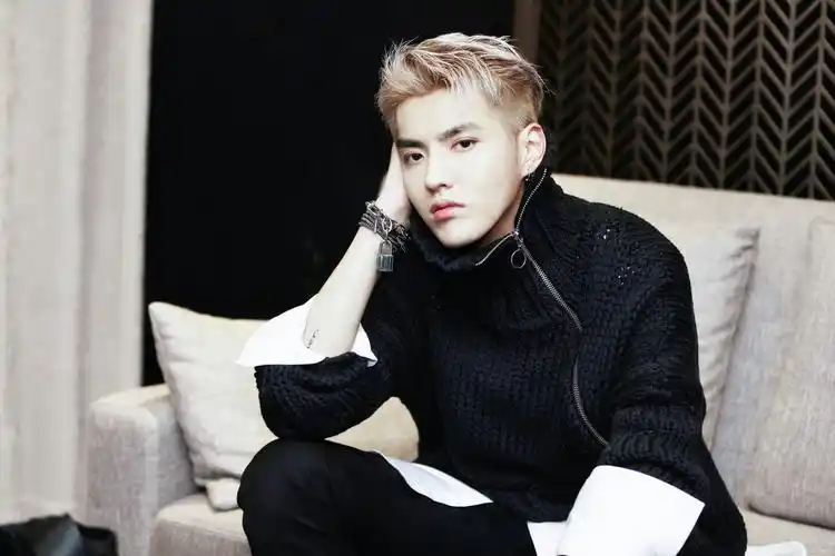 超帅吴亦凡桌面锁屏_酷帅范儿男神