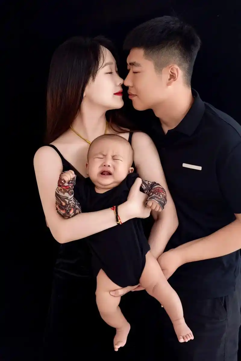 烟火气 是归属感是陪伴 是傍晚的一家三口 是所谓的岁月静好