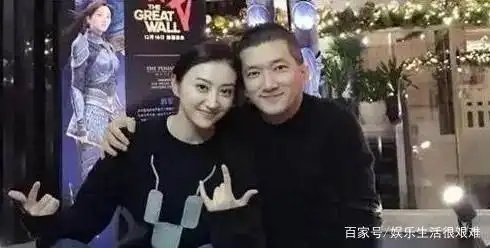 当年路征开着车牌为9988的豪车去学校接景甜,没多久景甜就被开除