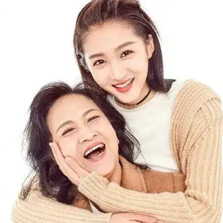 热巴和母亲决裂被拉黑而47岁的却她凭着减肥狂掉55斤顺利出圈