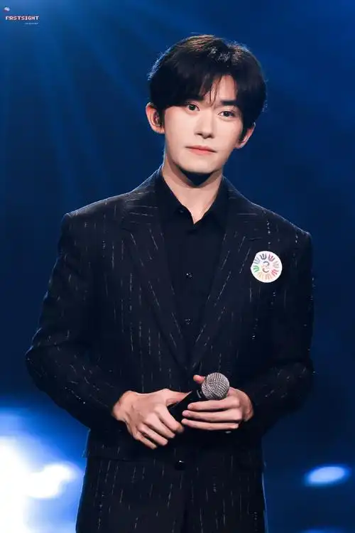 易烊千玺于适同框照##易烊千玺电影小小的我##易烊千玺不辞星海舞台