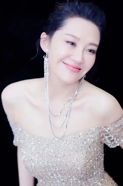 许晴真人长啥样?直播卸妆意外暴露真实素颜,网友:太真实了!-蘑菇号