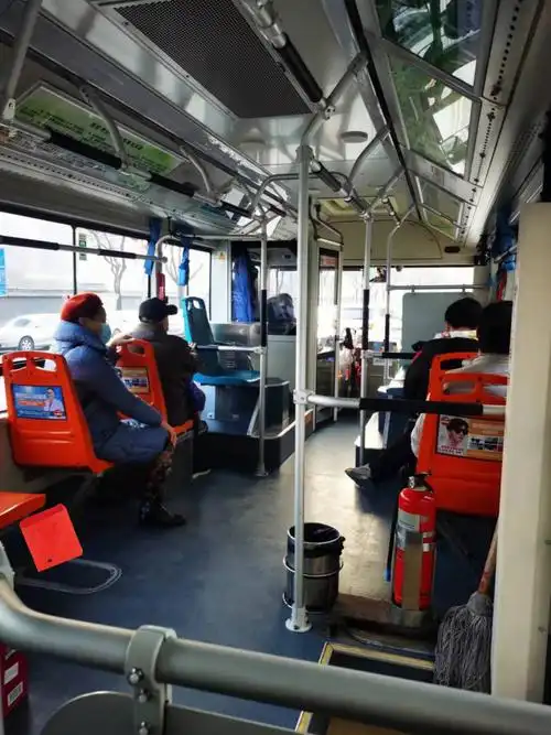 今天公交车06上的一些真实情况