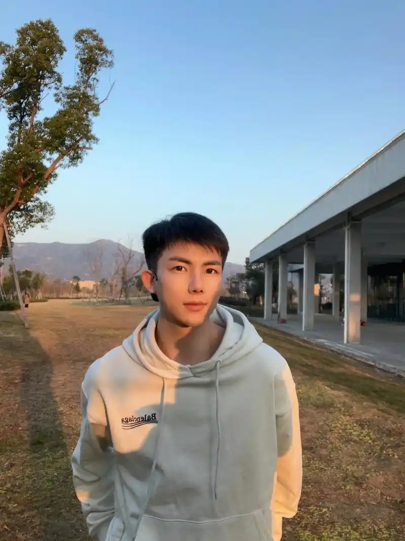 做个内心平静的人.回头看 轻舟已过万重山 #笨蛋帅哥 #普通 - 抖音