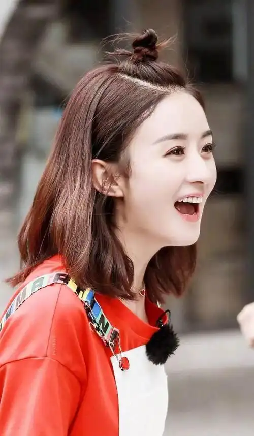 赵丽颖短发精致长发清纯,你喜欢她哪一种风格呢?