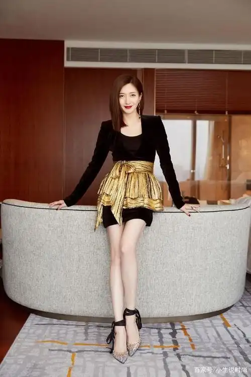 内地女明星江疏影黑衣美腿性感撩人