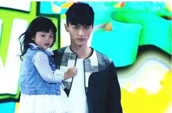 我当你是小鲜肉你却默默做了爹的5位男星任嘉伦没啥他才20岁