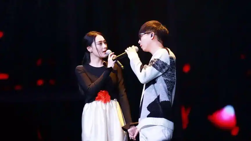 刚出一曲《情歌对唱》听1000遍都不腻!送给有情人!