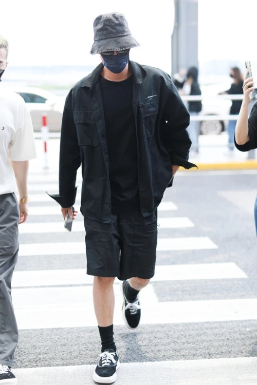 黄景瑜很会穿上长下短造型很显潮流感没浪费187cm的身高