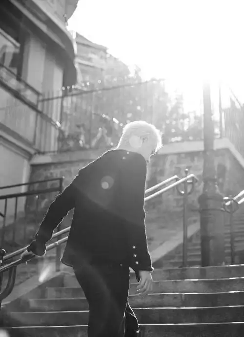 来一组背影照  安全感满满#王一博