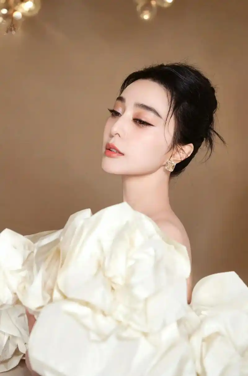 范冰冰.@范冰冰 受邀出席wemp基金与法国naked he - 抖音