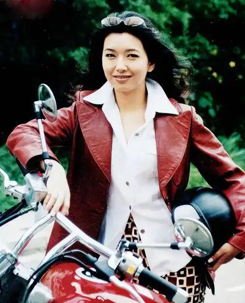 原创江珊离婚19年婚事将近前夫高曙光的人生状况怎样