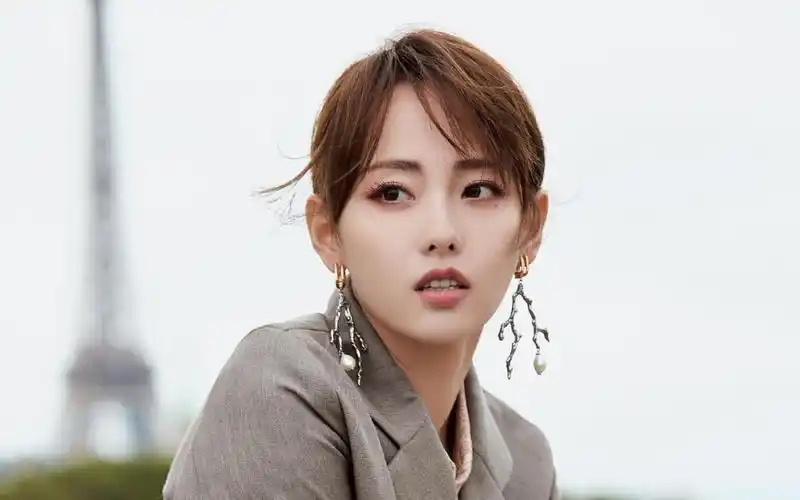 顺嫔张嘉倪红色眼妆