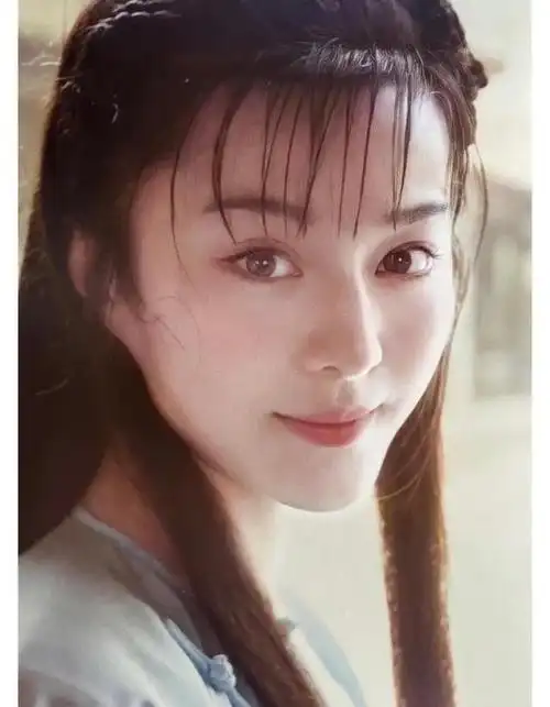 范冰冰罕见旧照!20岁的她青涩娇嫩十几年前有种清水出芙蓉的美