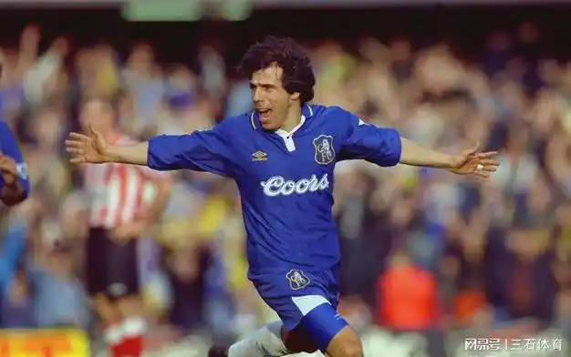 199697赛季英超月最佳球员贝克汉姆半场吊射惊艳世界