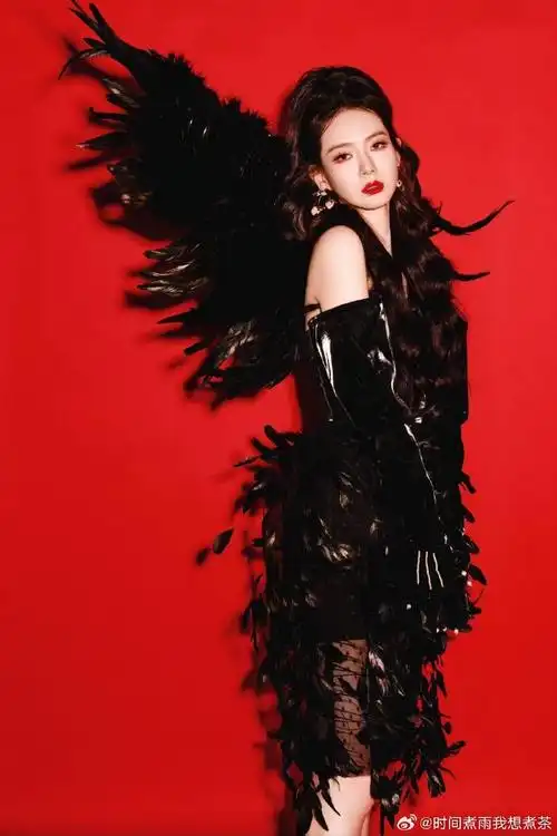 戚薇黑天鹅造型妆发解析