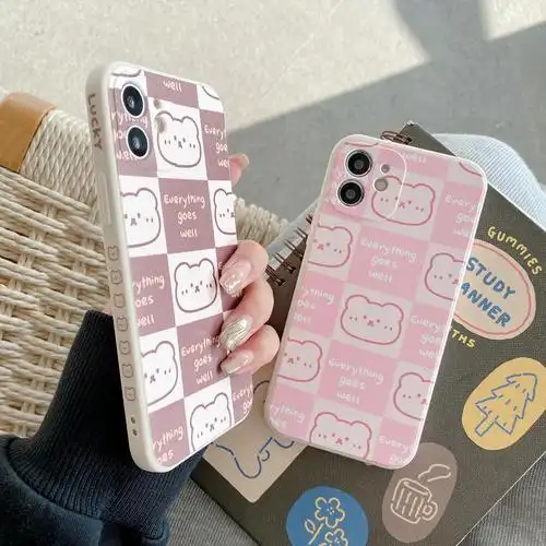 侧面图案可爱格子小熊适用苹果11promax手机壳6p7p8p卡通xsmax全包12